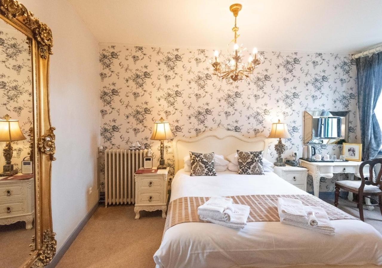 Logis Hotel De France La Chartre-sur-le-Loir Esterno foto