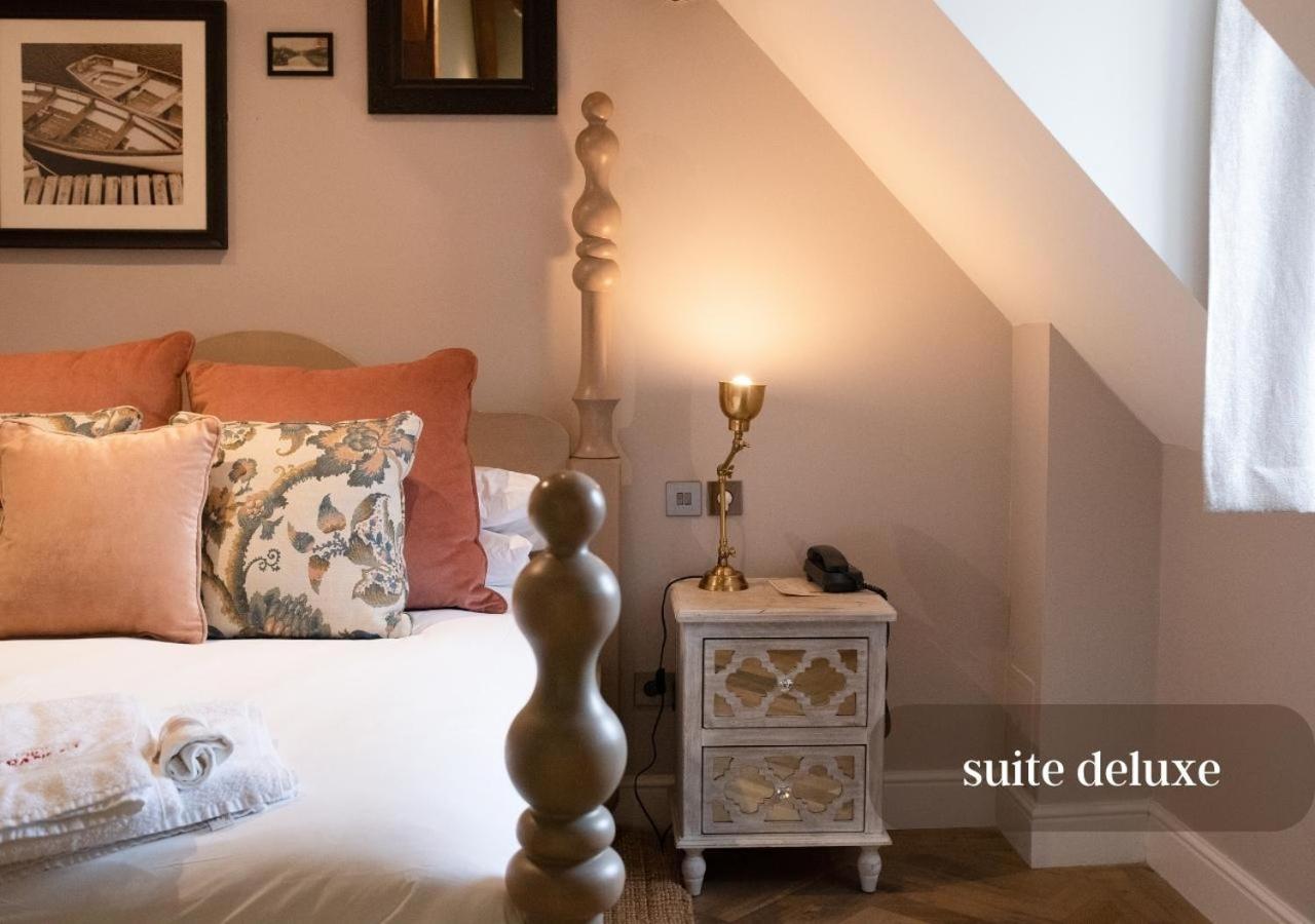 Logis Hotel De France La Chartre-sur-le-Loir Esterno foto