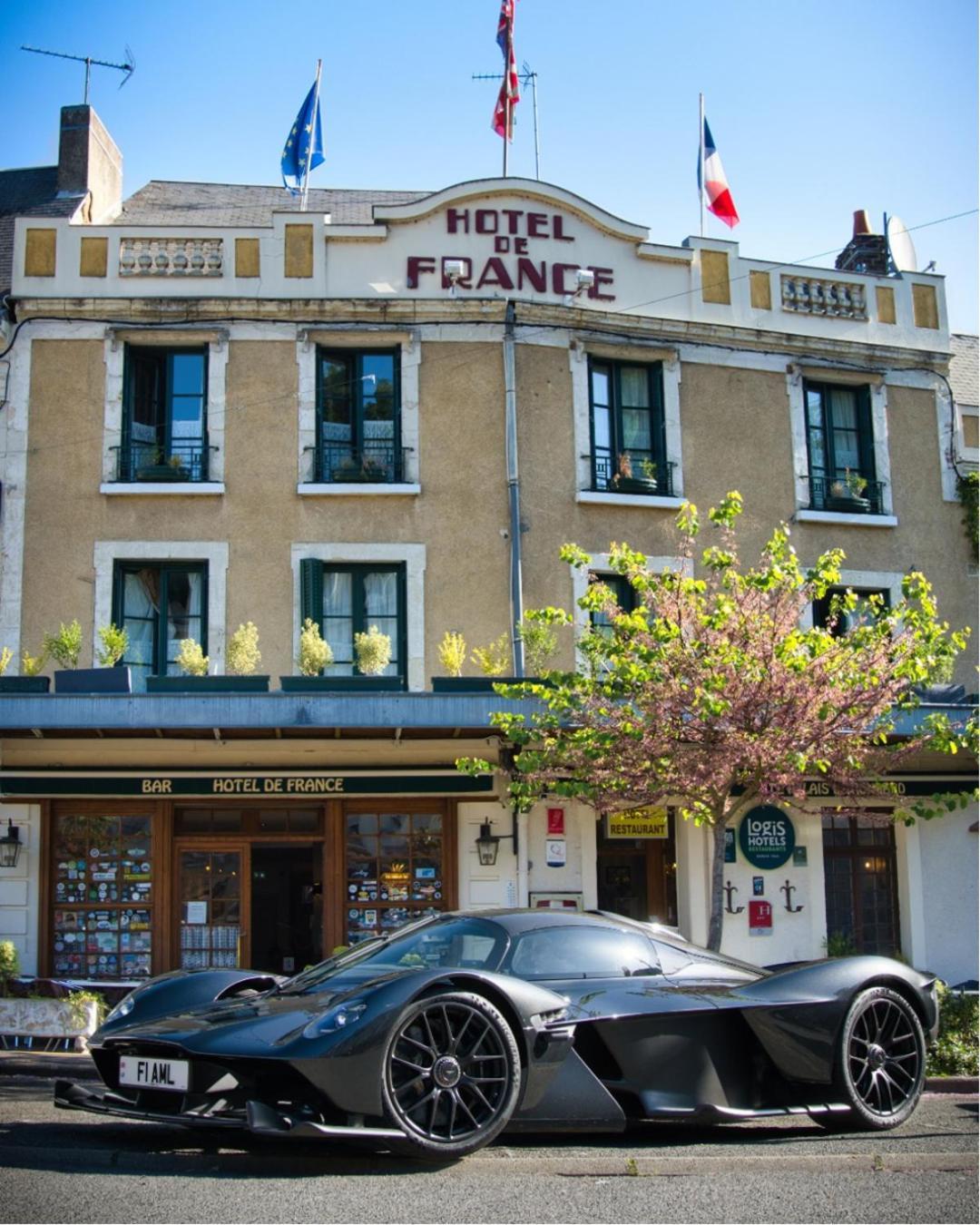 Logis Hotel De France La Chartre-sur-le-Loir Esterno foto