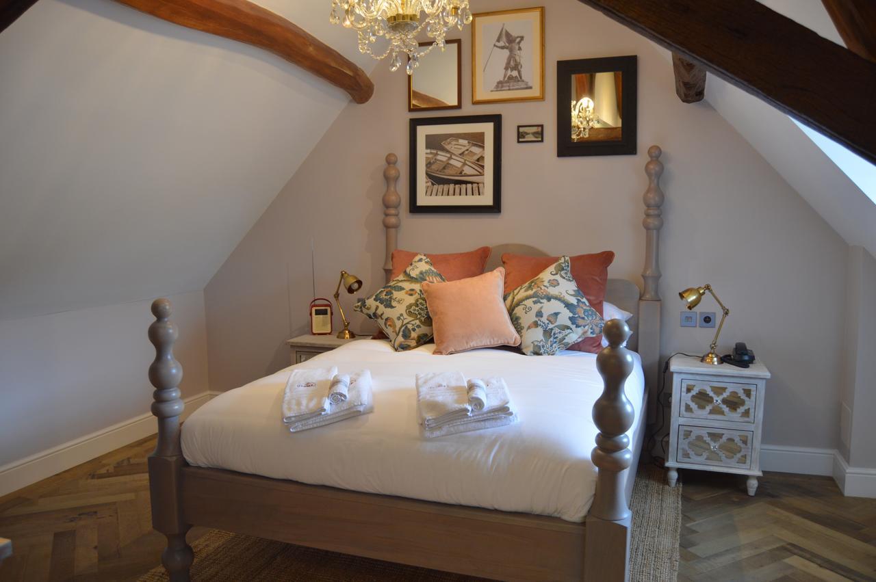 Logis Hotel De France La Chartre-sur-le-Loir Esterno foto