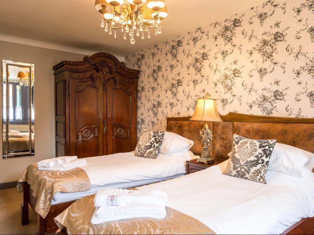 Logis Hotel De France La Chartre-sur-le-Loir Esterno foto