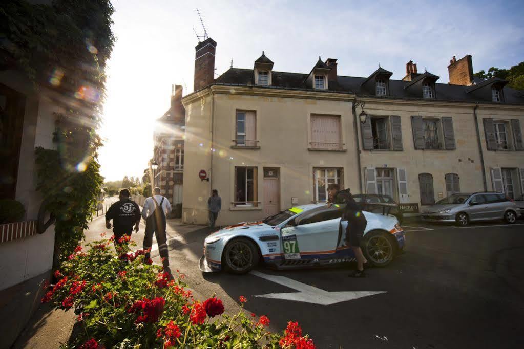 Logis Hotel De France La Chartre-sur-le-Loir Esterno foto